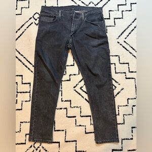 Men's Levi's 512 Slim Taper in Washed Black